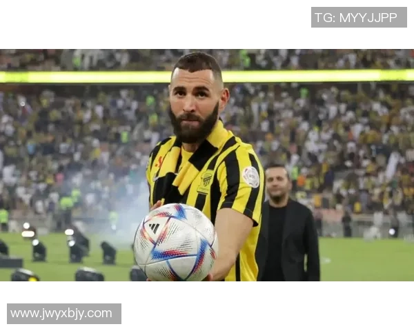 本泽马重返赛场展现传奇风采球迷期待他再次引领球队辉煌