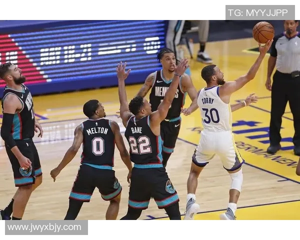 独行侠与魔术的巅峰对决谁能在这场激战中笑到最后