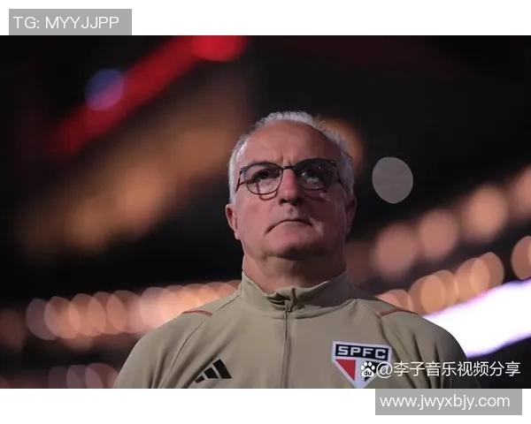 迈尼昂：从青涩门将到足球世界的璀璨明星之路